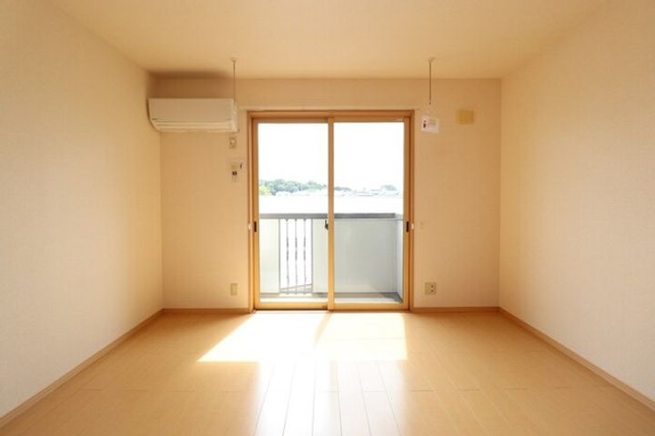 千葉県流山市前ケ崎(アパート)の賃貸物件の居間