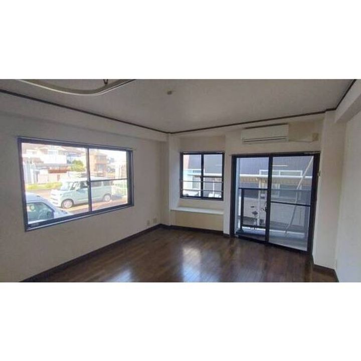 メゾン・ド・ブルーコロネットの居間