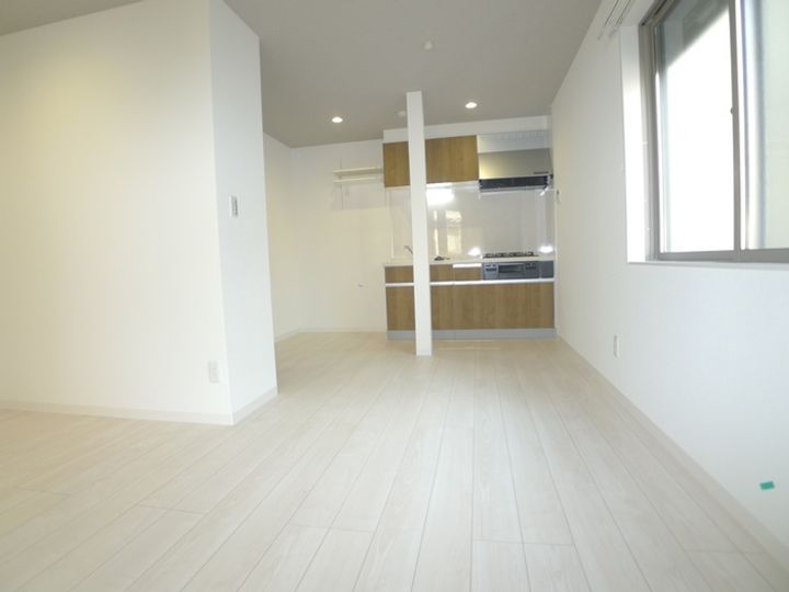 Anaheim court Shinurayasuの居間