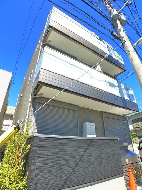 Anaheim court Shinurayasuの外観