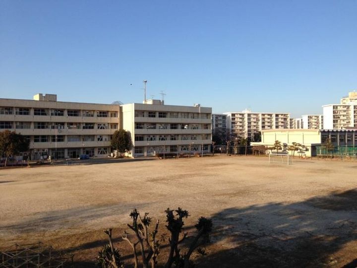 ペロー弐番館の周辺