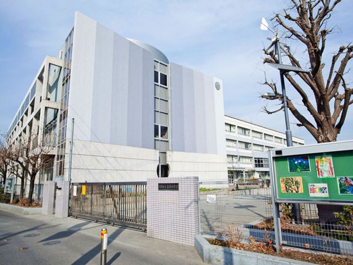 ポーラスターアキモトの周辺