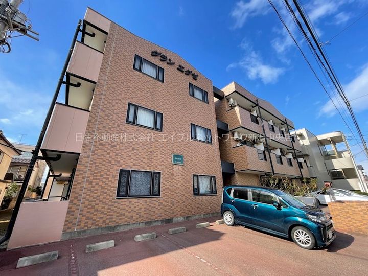 グランエグゼの外観