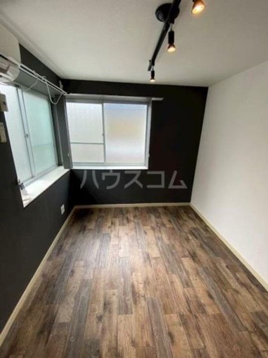 ReDEAL三鷹の内装