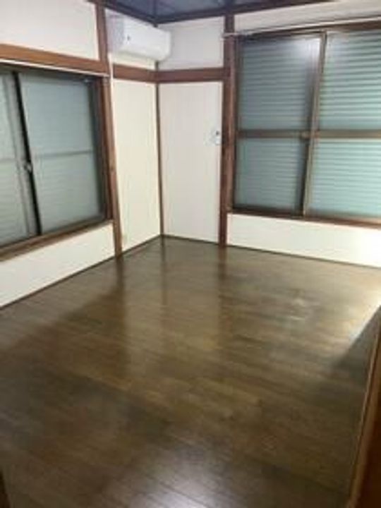 ロングハウスの居間