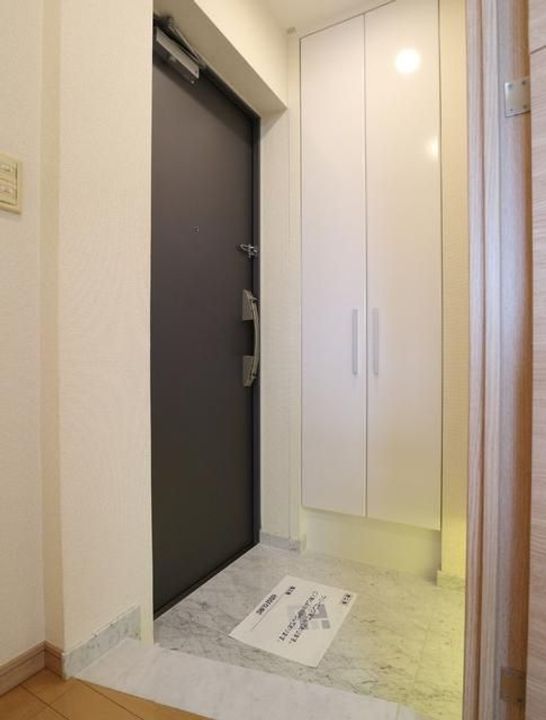 東京都港区港南2(マンション)の賃貸物件の玄関