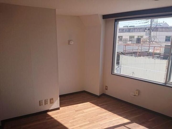 ハイツ八番館の居間