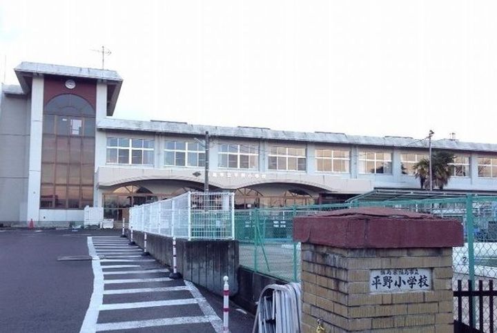 アンジュの周辺