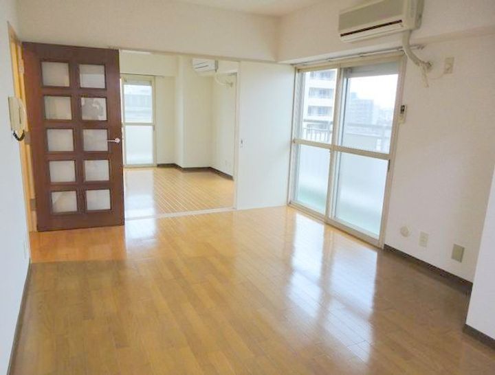 上野ロイヤルハイツの居間