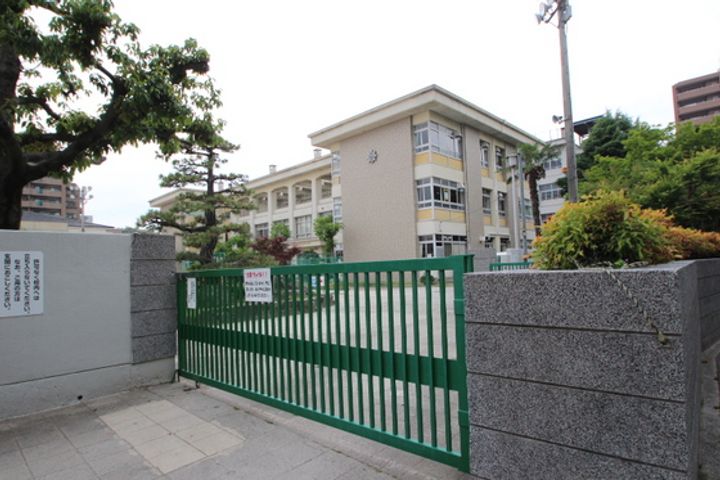 アドバンス中広町の周辺