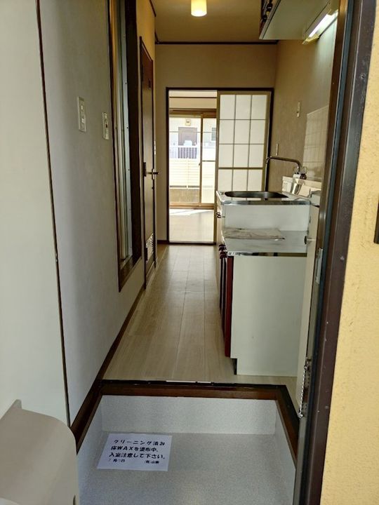 グランデュール上岡の玄関
