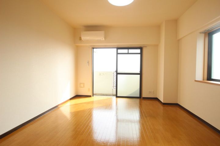 TYTハピネスの居間