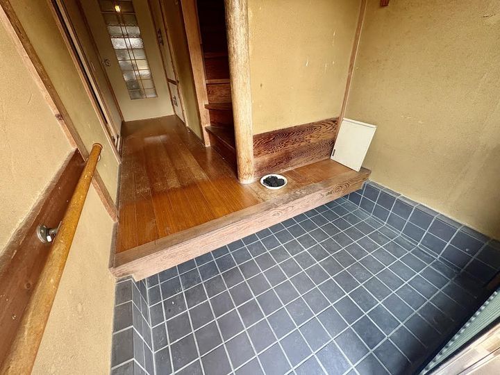 滋賀県大津市藤尾奥町(一戸建)の賃貸物件の玄関