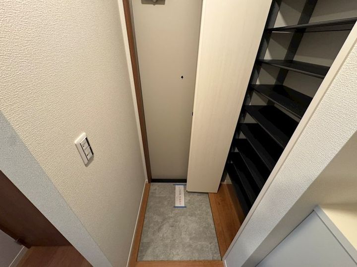 神奈川県伊勢原市下糟屋(アパート)の賃貸物件の玄関