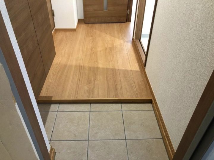 クオーレ日岡の玄関