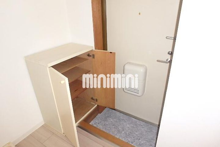 サンライフ勝の玄関