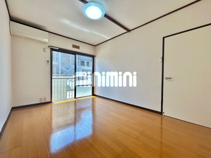 メゾンシライトの居間