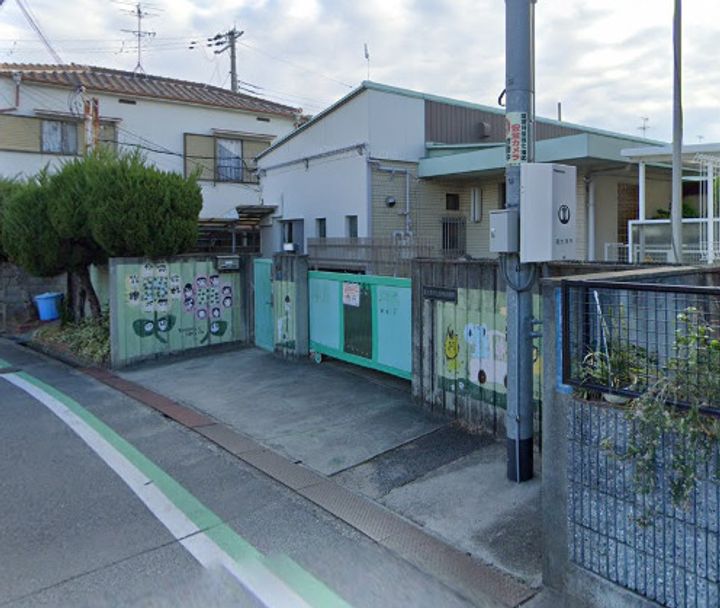 エクセレントフィールドの周辺