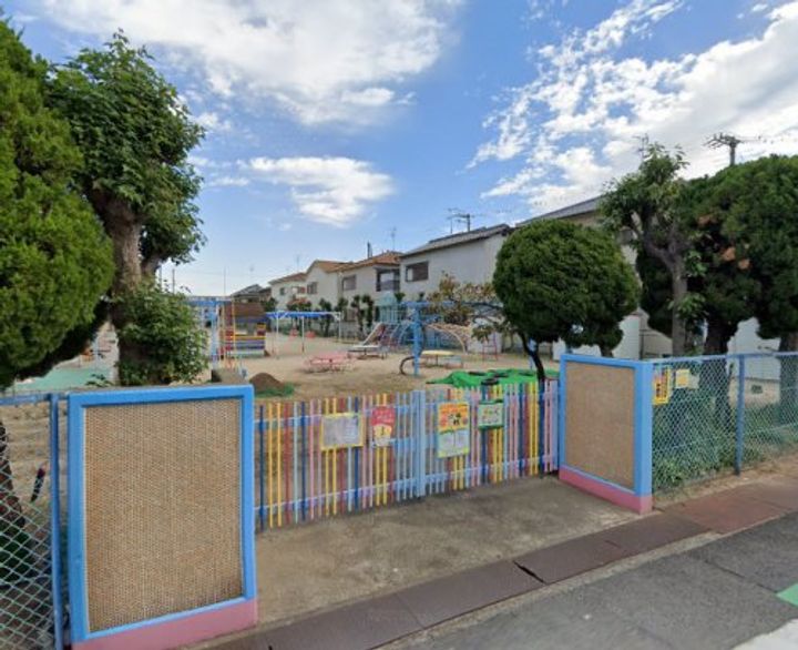 エクセレントフィールドの周辺