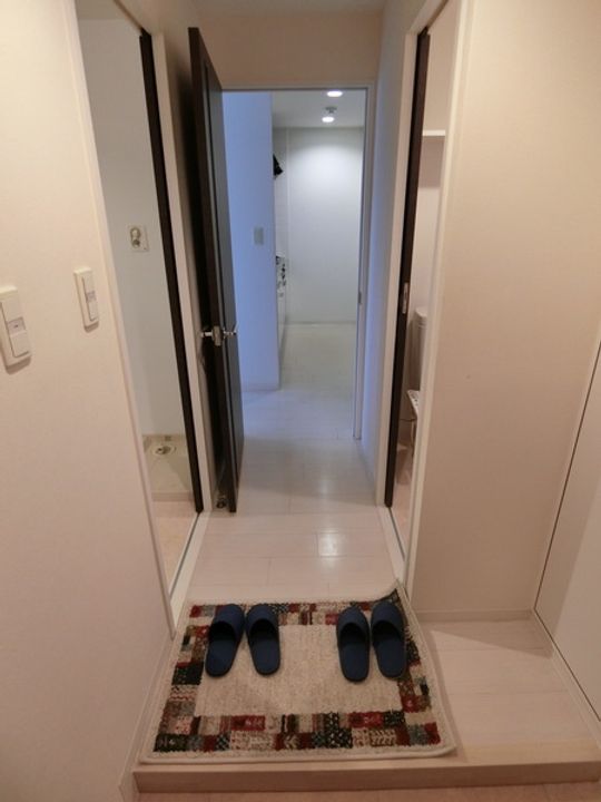 アークヒルズ英の玄関