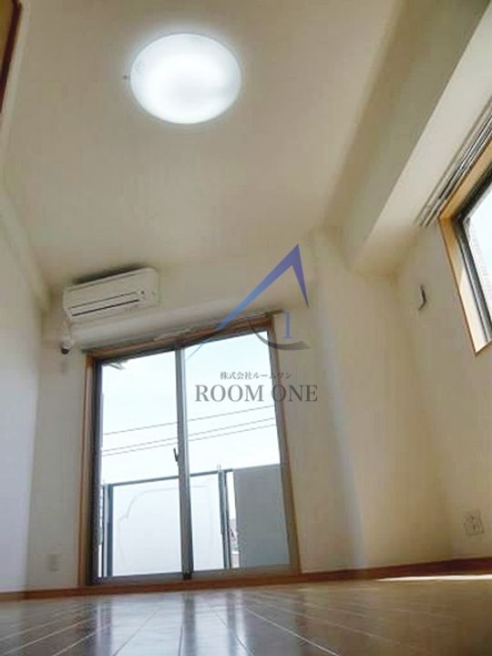 フェアリーコート日暮里の居間