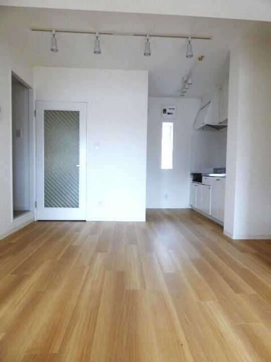 ファミール新井の居間