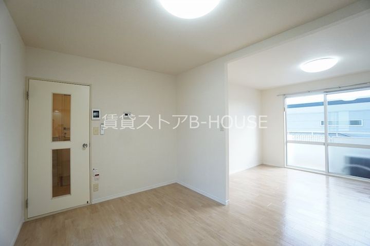 神奈川県伊勢原市岡崎(アパート)の賃貸物件の居間