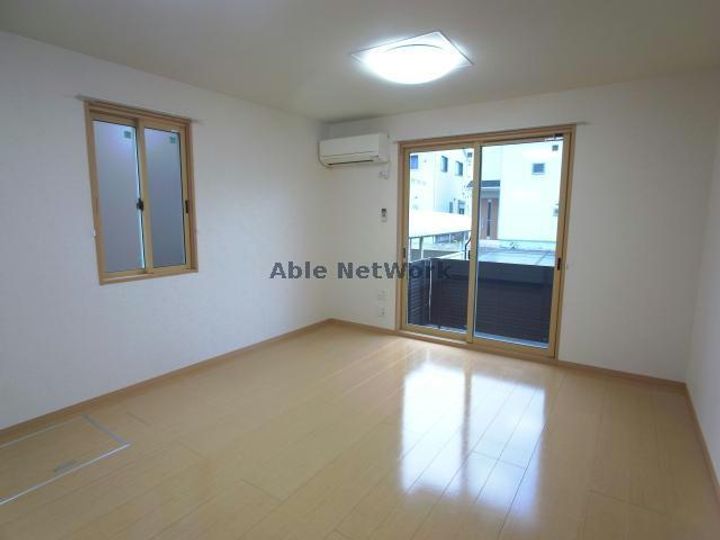 ボヌール・ロン・トワ B棟の居間