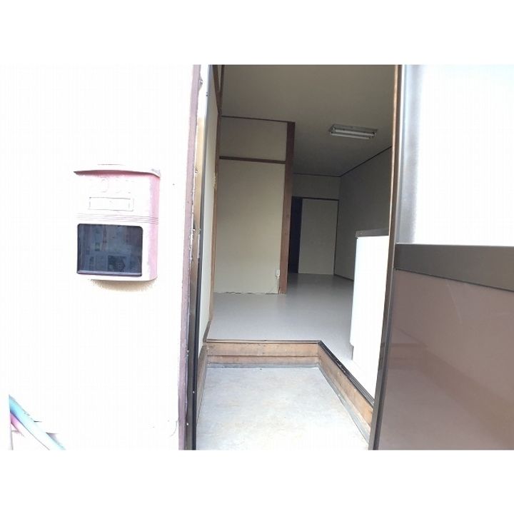静岡県田方郡函南町平井(アパート)の賃貸物件の玄関