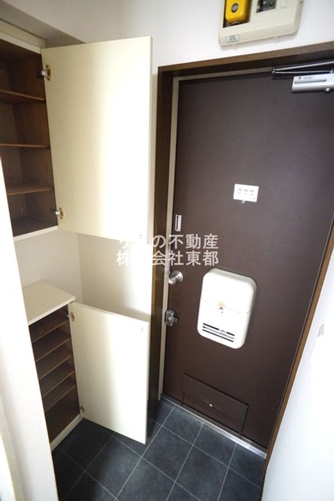 ちとせハイツの玄関