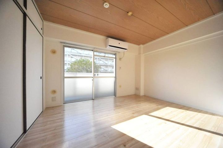 神奈川県中郡二宮町百合が丘3(マンション)の賃貸物件の居間