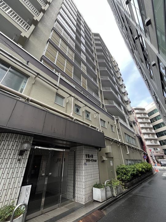 千駄ヶ谷フラワーマンションの外観