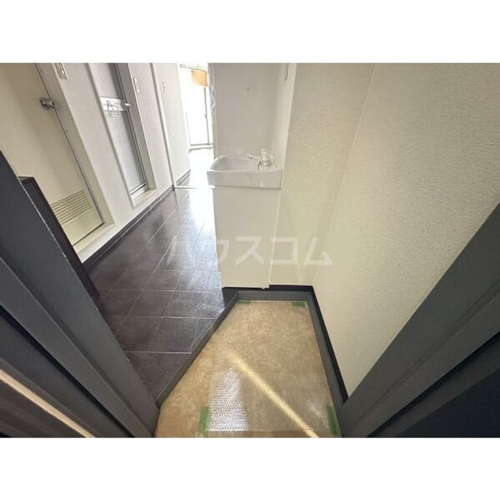 MYビルの玄関