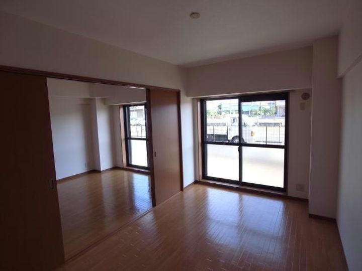 岐阜県各務原市鵜沼南町6(マンション)の賃貸物件の居間