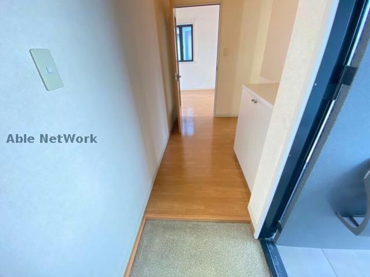 ブレセッドステージAの玄関