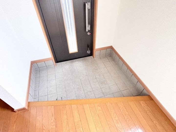 三重県津市桜田町(一戸建)の賃貸物件の玄関