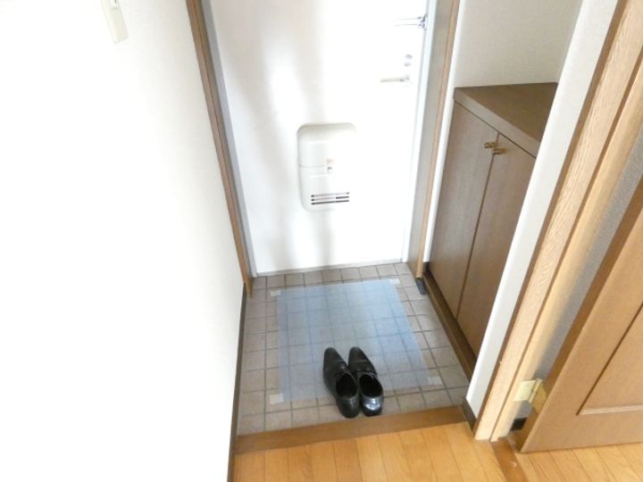 常豊共同ビルの玄関