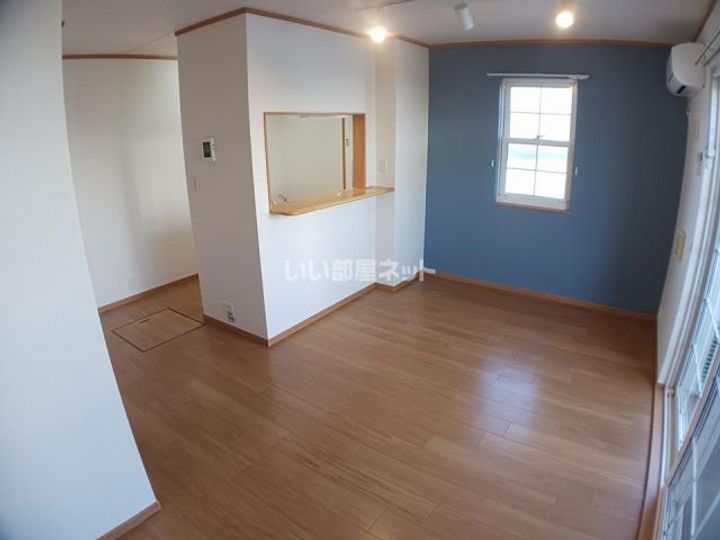 三重県名張市希央台2番町(アパート)の賃貸物件の居間