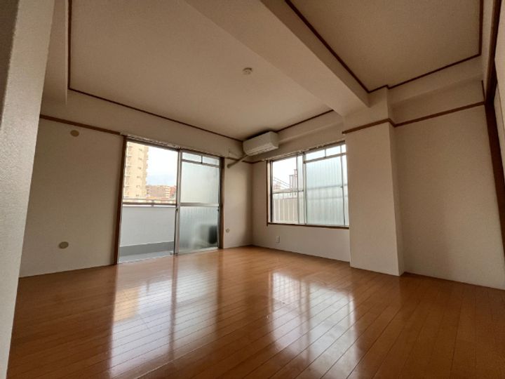 ヨシノビルの居間