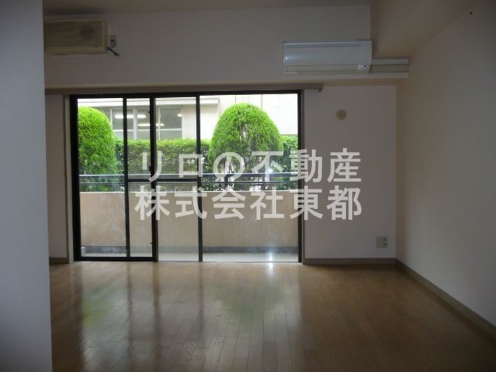 グランディコア中野弥生町の居間