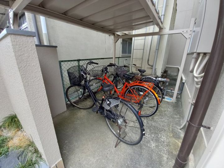 岡田ハイツの地図