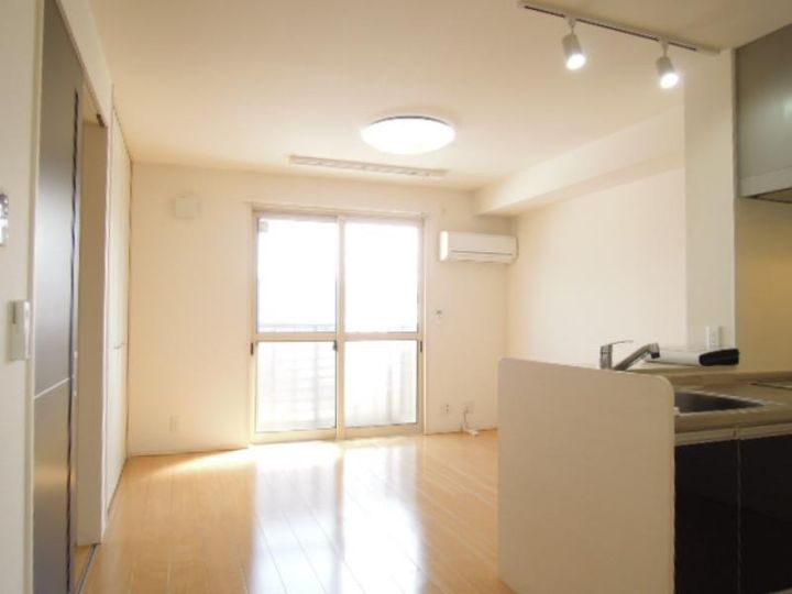 GARDEN HOUSE SHIMOAKAEの居間