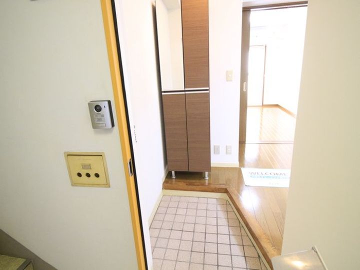 サンライズマンションの玄関