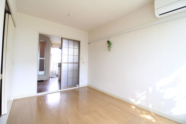 アズール湘南 (2F)の居間