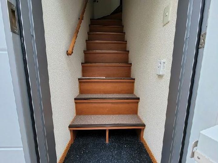 レオパレス春の玄関