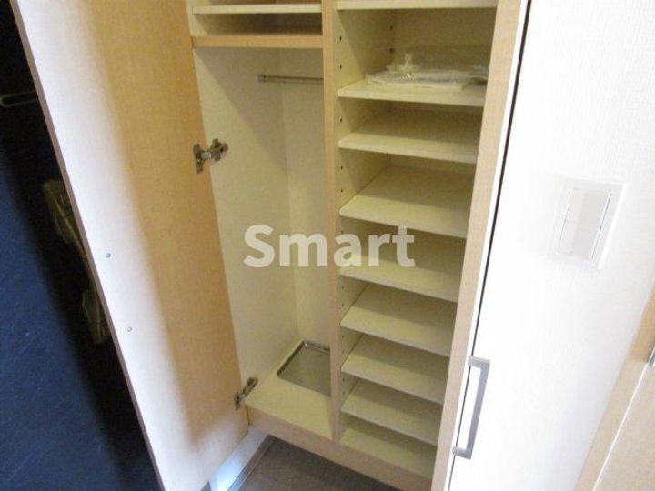 東京都杉並区高円寺南1(マンション)の賃貸物件の玄関