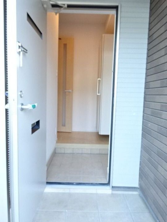 千葉県流山市おおたかの森東4(アパート)の賃貸物件の玄関