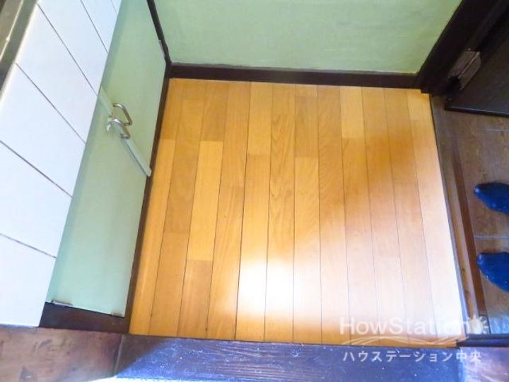 松本ハイツの玄関