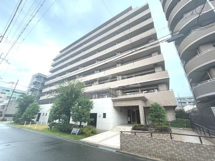 ライオンズマンション西院の外観