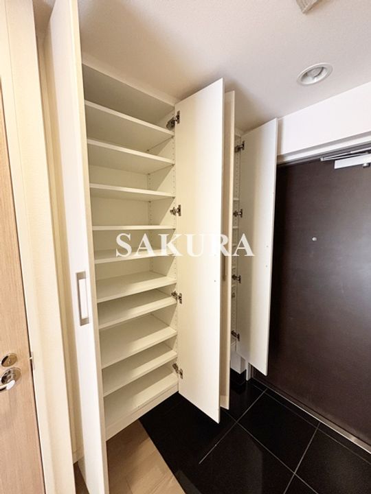 ナイスパークフロンテージ鷺沼の玄関